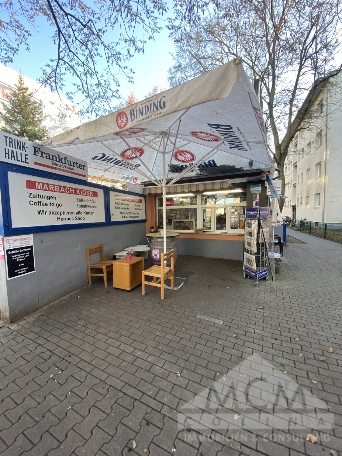 Kiosk mit Vorplatz