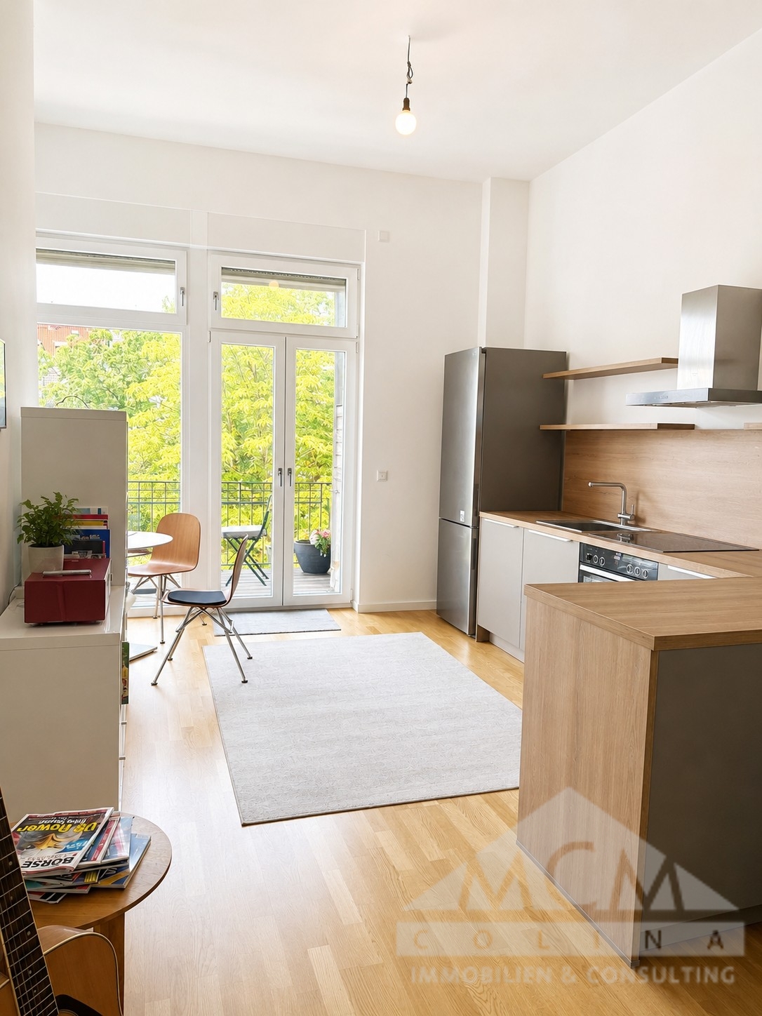 Küchenbereich mit Zugang zum Balkon