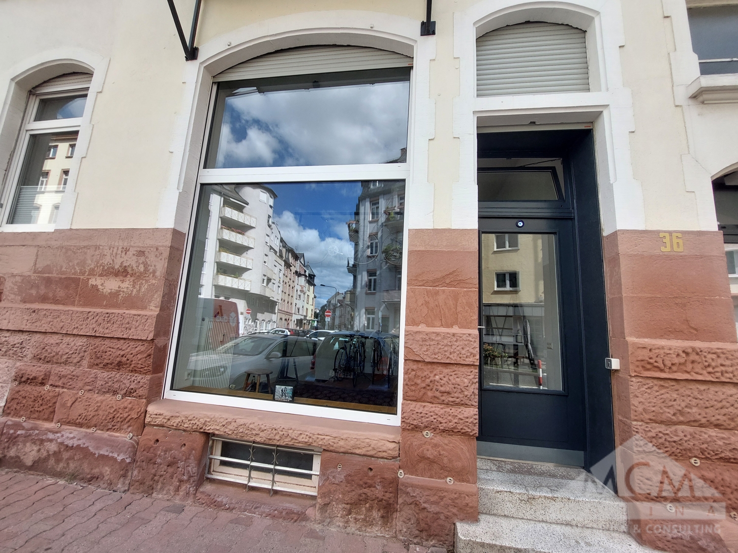 Eingang/ Schaufenster