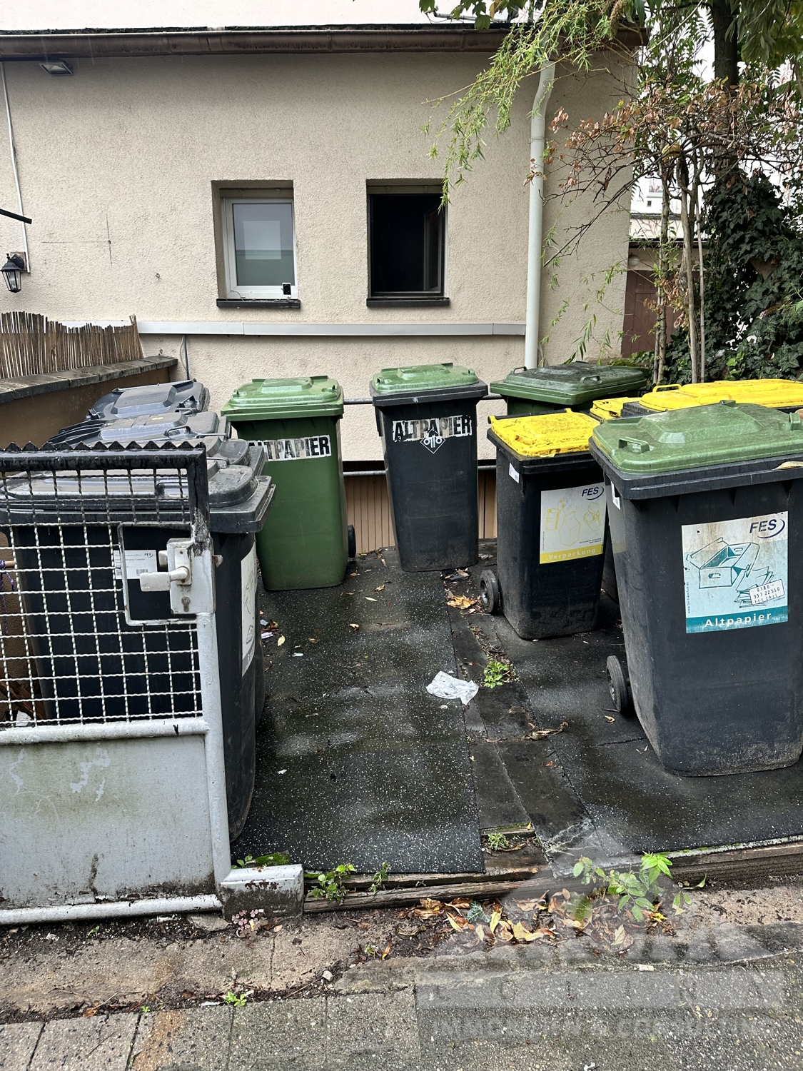 Mülltonnenplatz 2