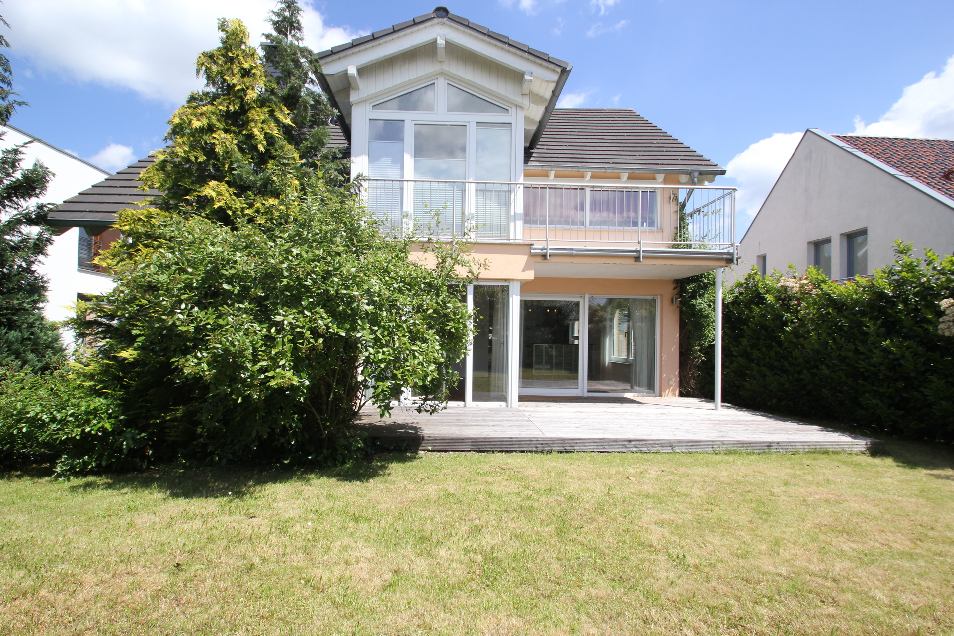 Hausansicht Garten Front