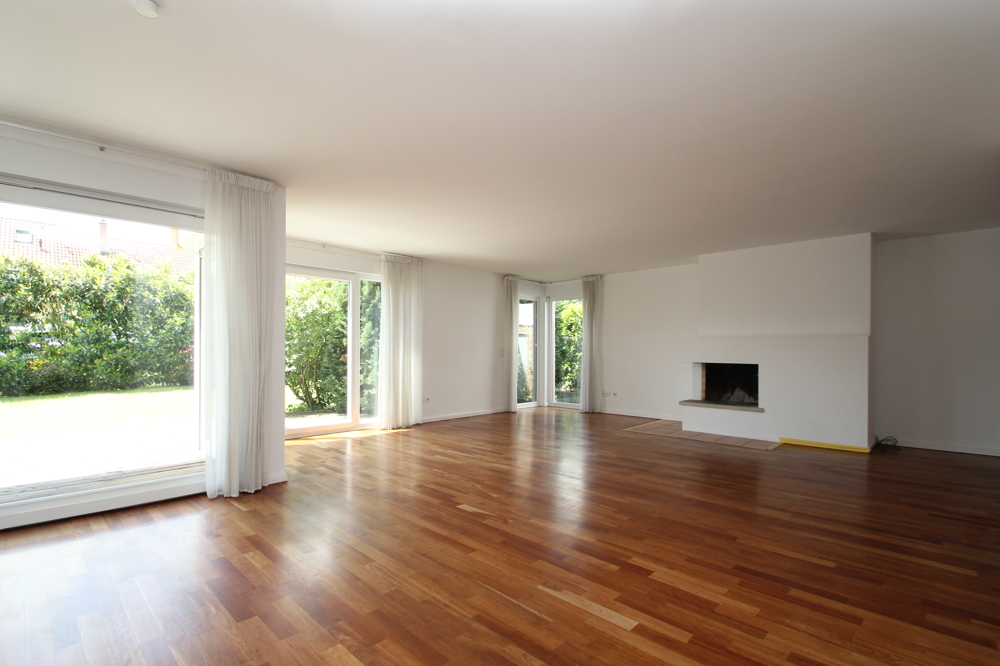 Wohn- & Essbereich mit Kamin