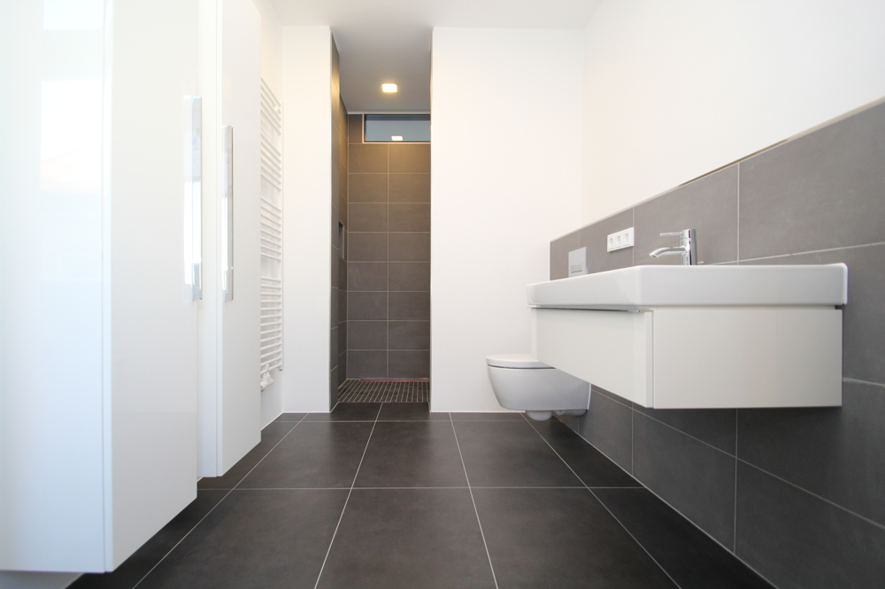 Badezimmer mit Dusche