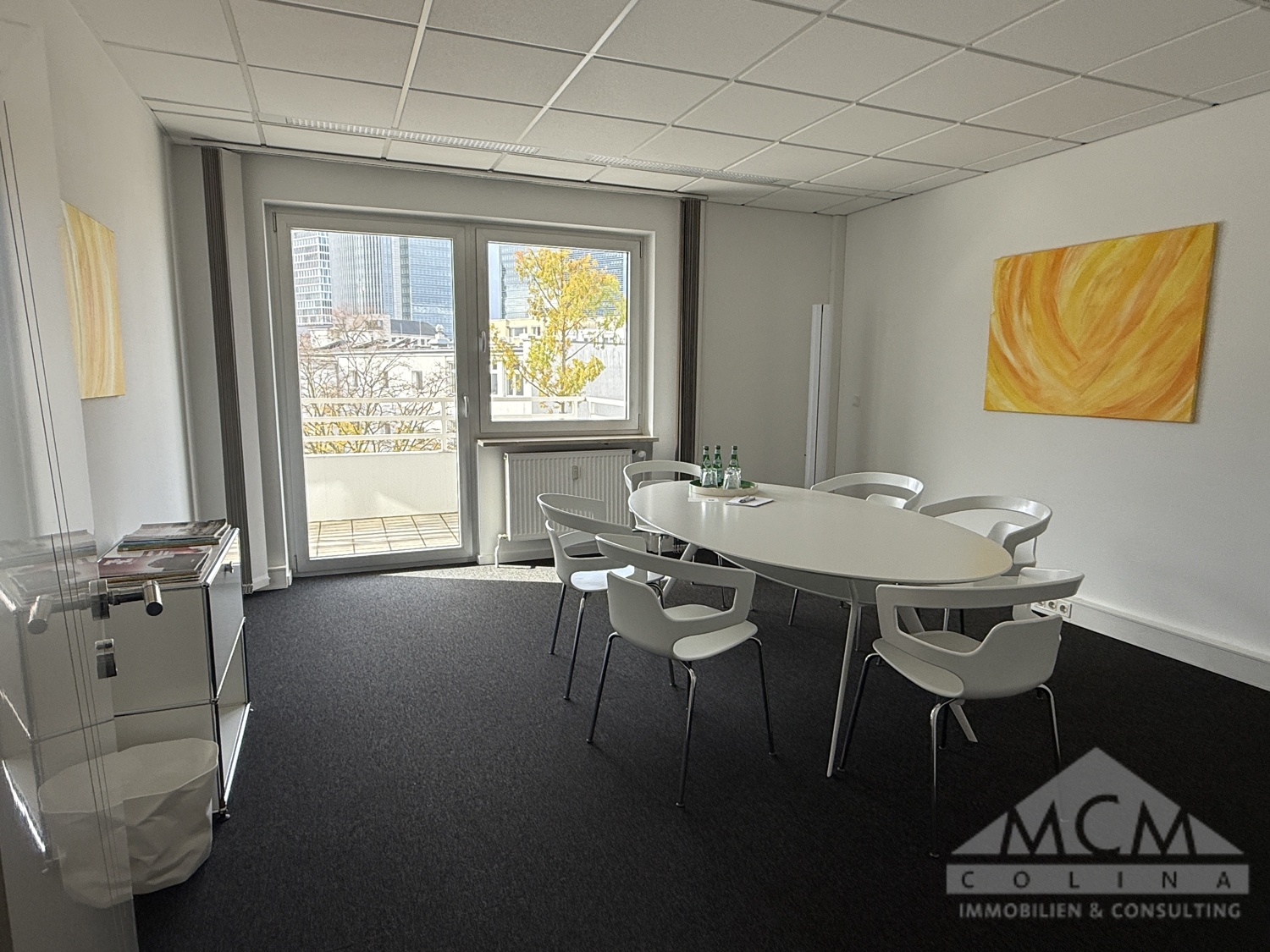 Meetingraum mit Balkon